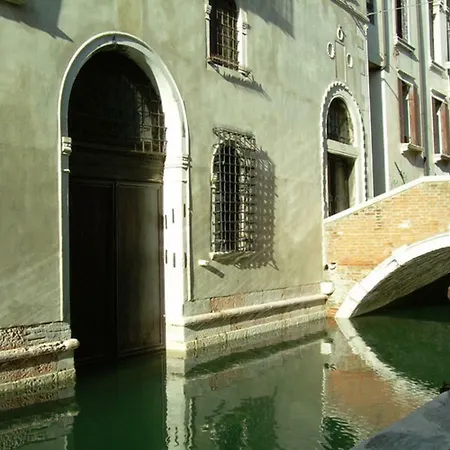 Leone Marciano Independent And Private Entrance *