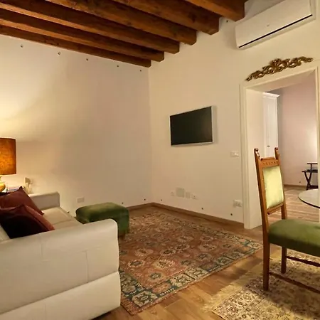 Leone Marciano Independent And Private Entrance Venedik